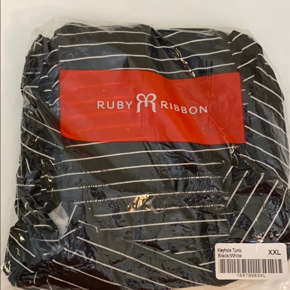 NWT Ruby Ribbon Keyhole Tunic - Picture 2 of 4